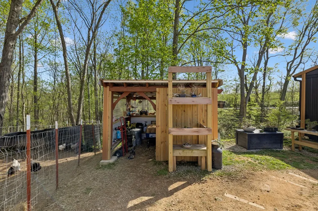 75 New Harmony Road Lafayette TN 37083