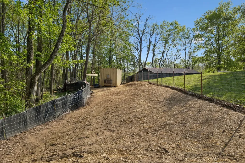 75 New Harmony Road Lafayette TN 37083