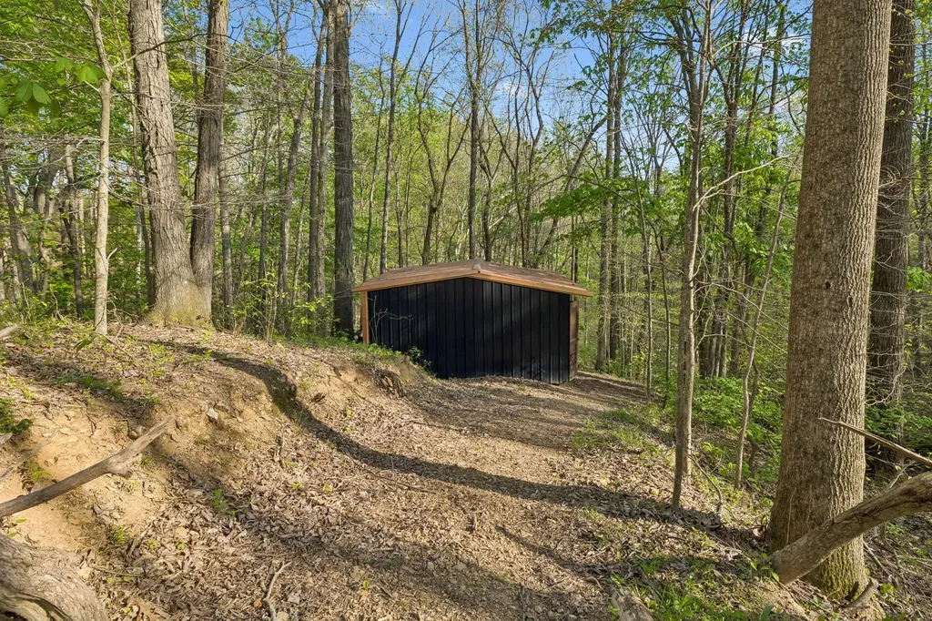 75 New Harmony Road Lafayette TN 37083