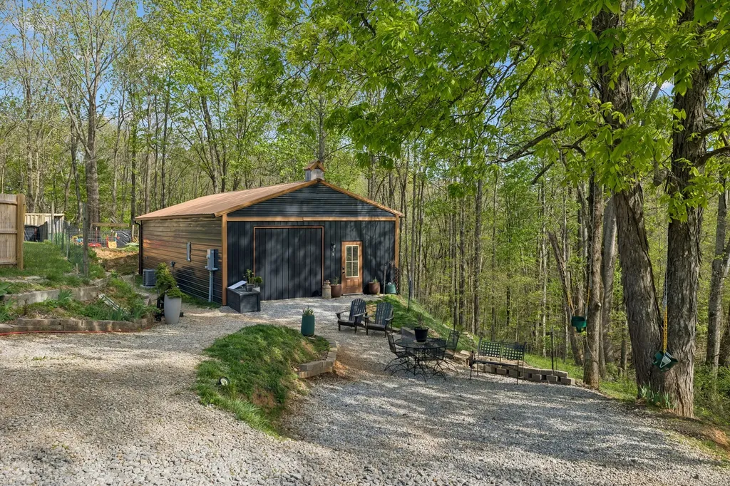 75 New Harmony Road Lafayette TN 37083