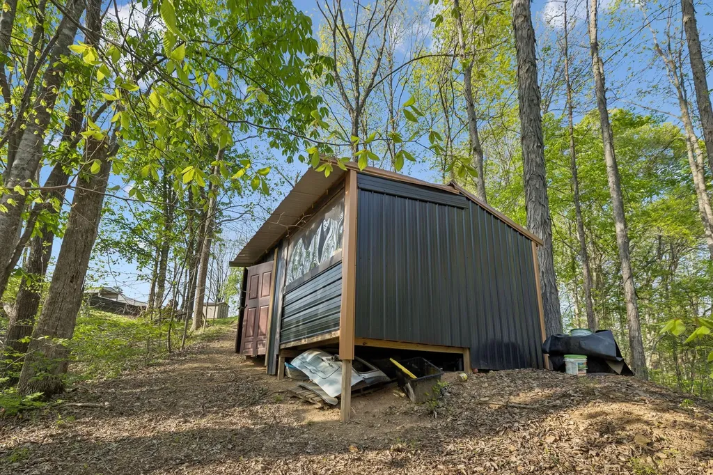 75 New Harmony Road Lafayette TN 37083