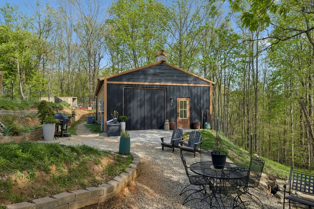 75 New Harmony Road Lafayette TN 37083