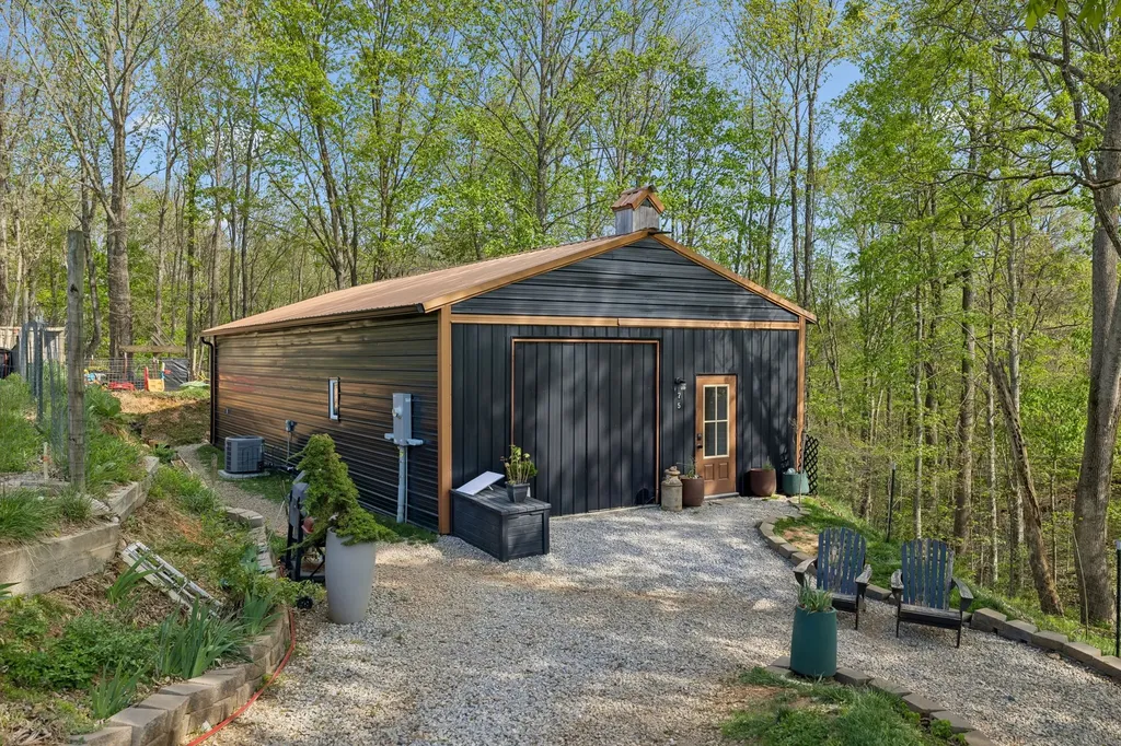 75 New Harmony Road Lafayette TN 37083