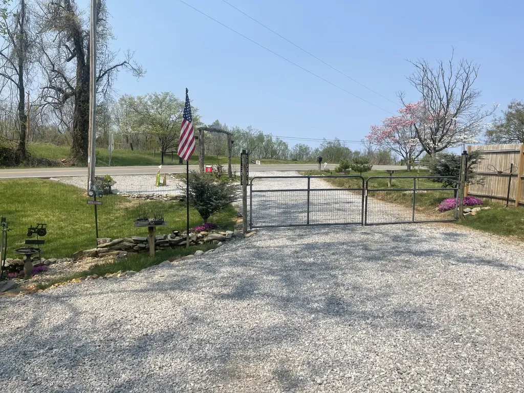 75 New Harmony Road Lafayette TN 37083