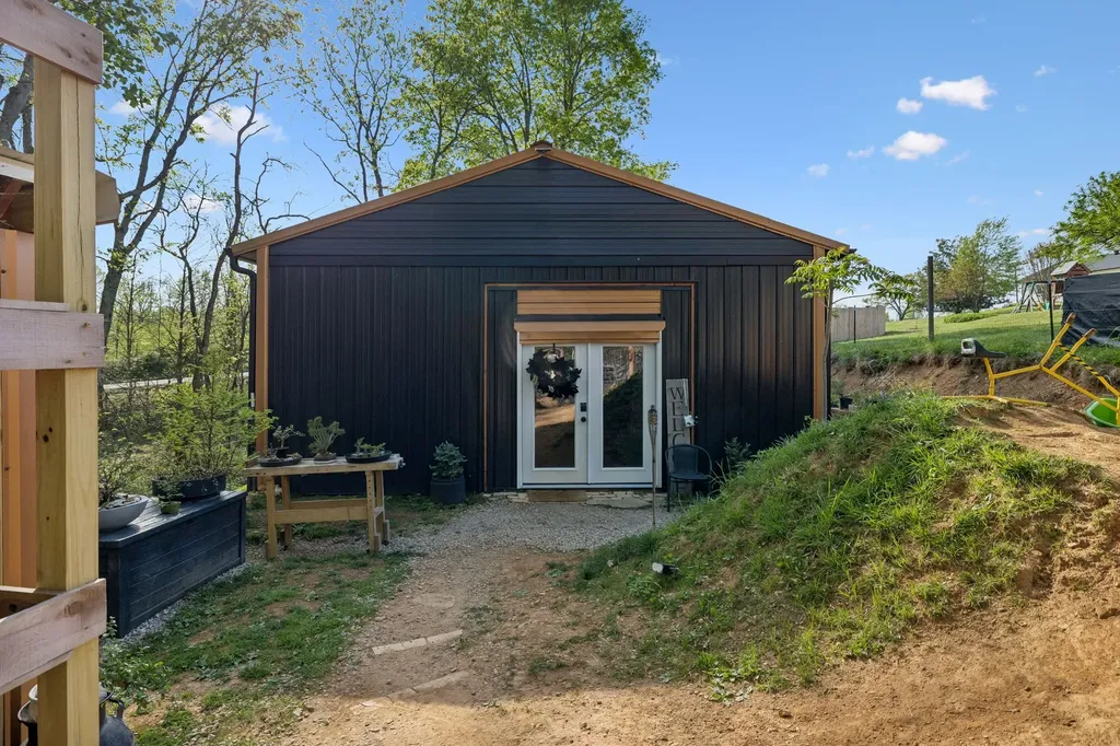75 New Harmony Road Lafayette TN 37083
