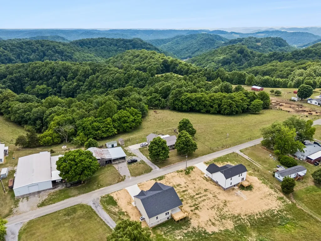 1930 Old Snow Hill Road Dowelltown TN 37059