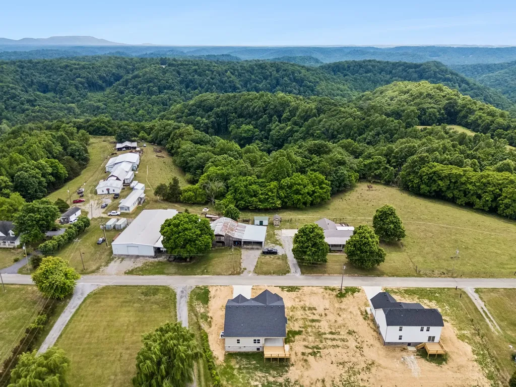 1930 Old Snow Hill Road Dowelltown TN 37059
