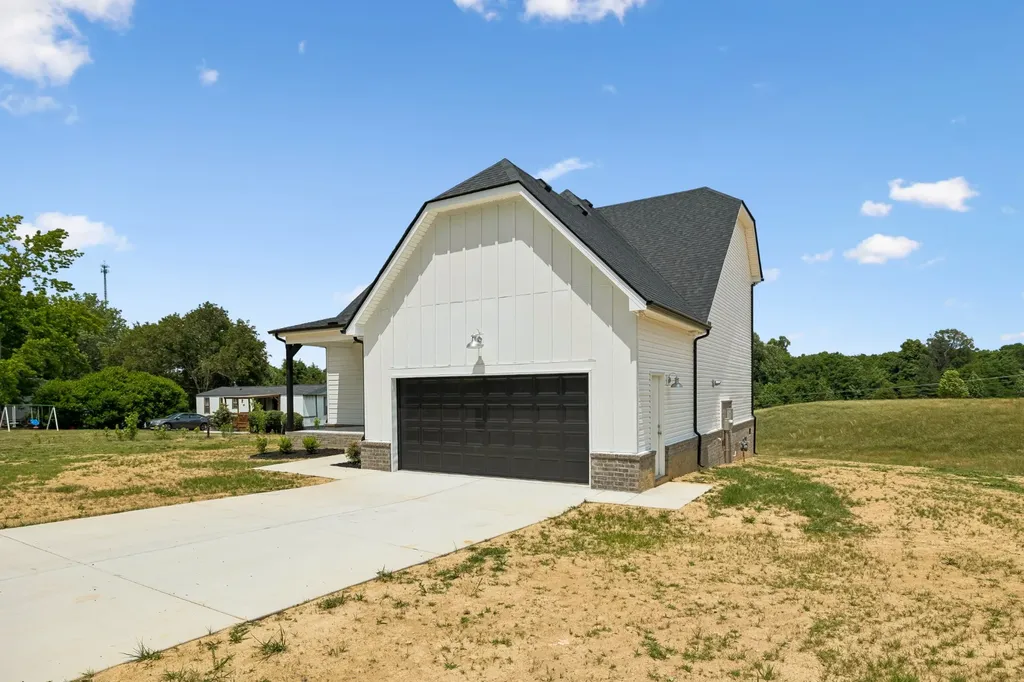 2010 Old Snow Hill Road Dowelltown TN 37059