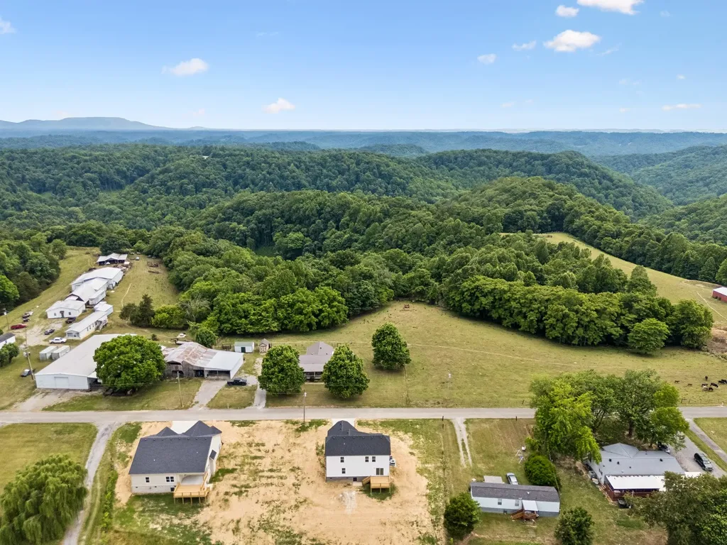 2010 Old Snow Hill Road Dowelltown TN 37059