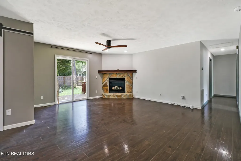 15 Rena Circle Crossville TN 38572
