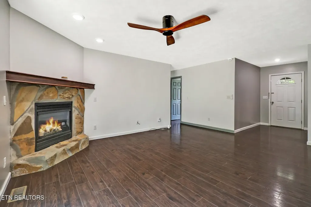 15 Rena Circle Crossville TN 38572