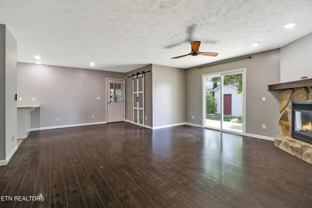 15 Rena Circle Crossville TN 38572