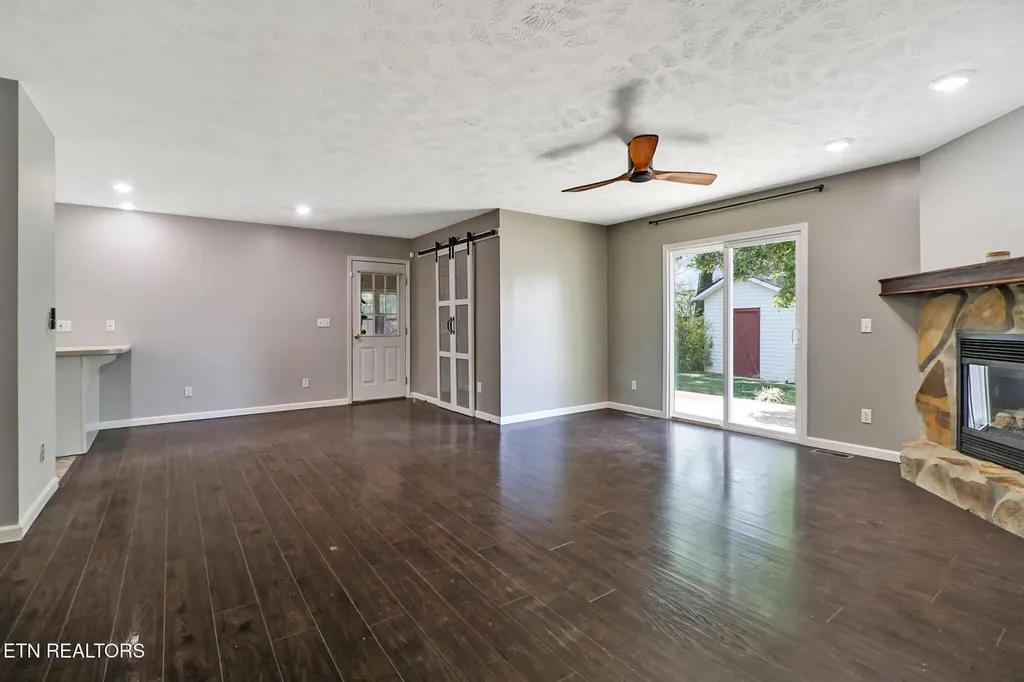 15 Rena Circle Crossville TN 38572