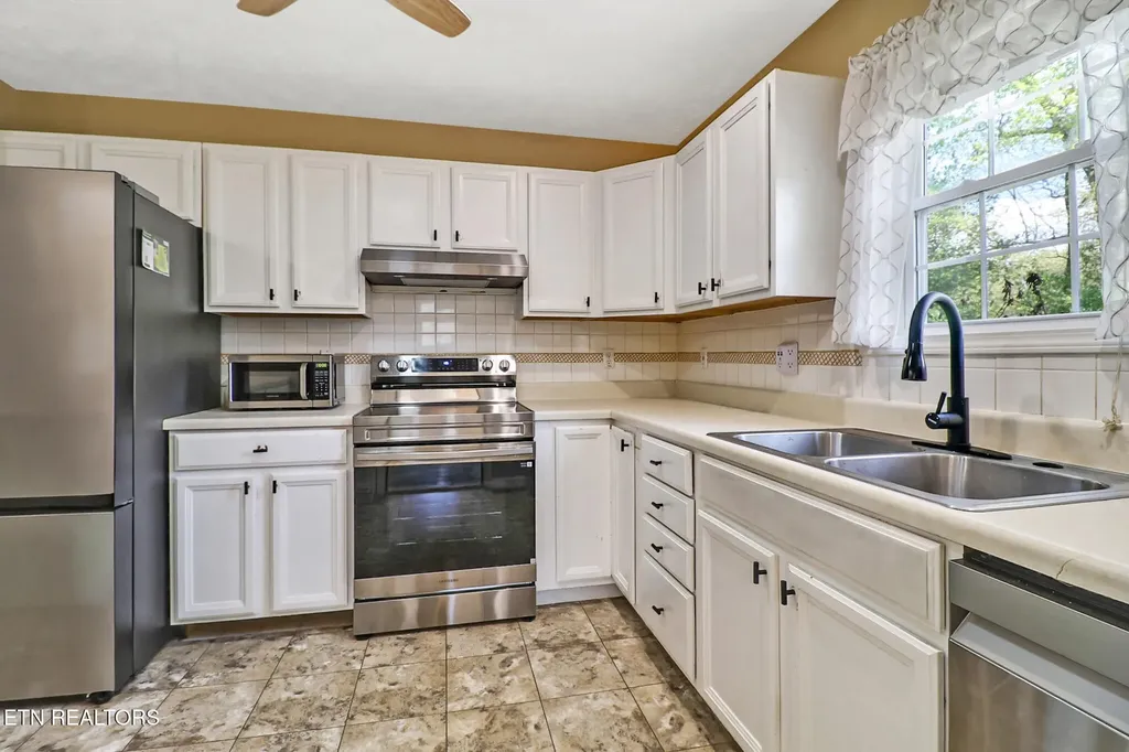 15 Rena Circle Crossville TN 38572