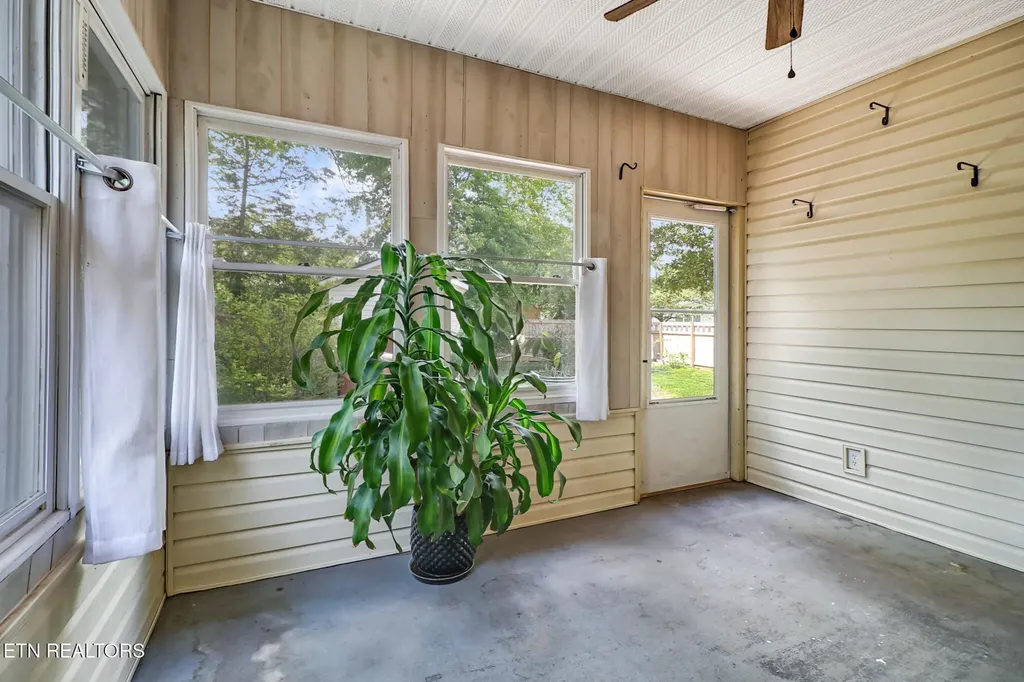 15 Rena Circle Crossville TN 38572