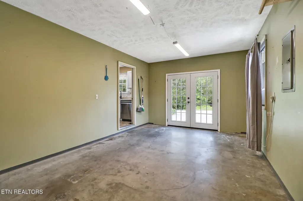15 Rena Circle Crossville TN 38572