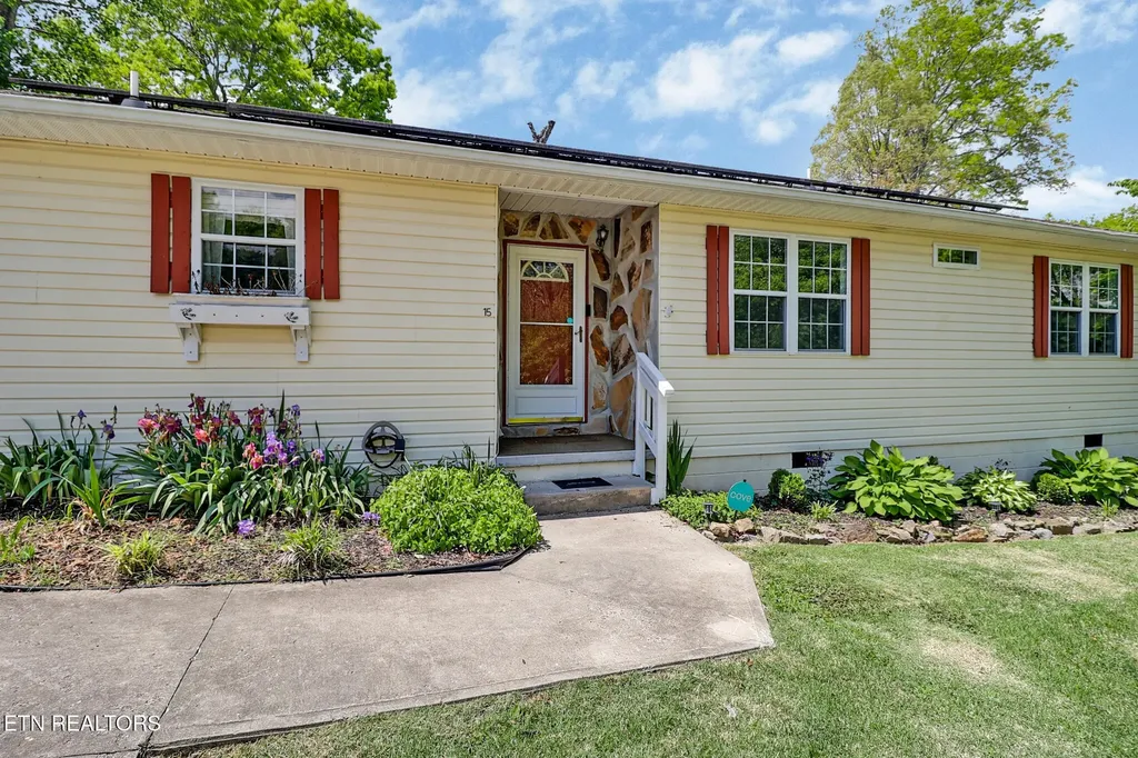 15 Rena Circle Crossville TN 38572