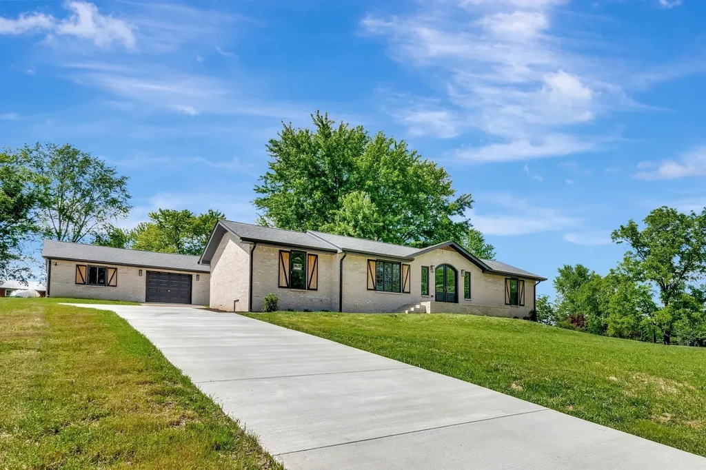 120 E Boiling Springs Road Portland TN 37148