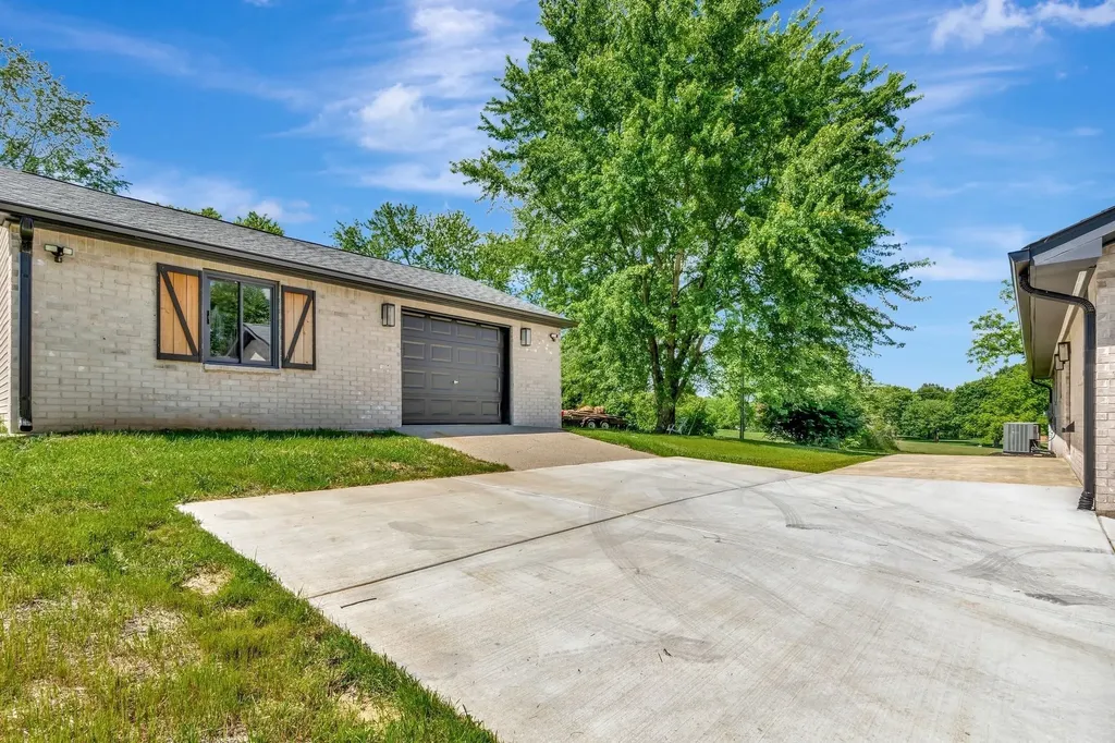 120 E Boiling Springs Road Portland TN 37148