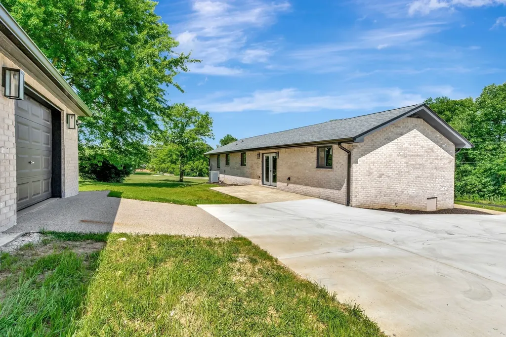 120 E Boiling Springs Road Portland TN 37148
