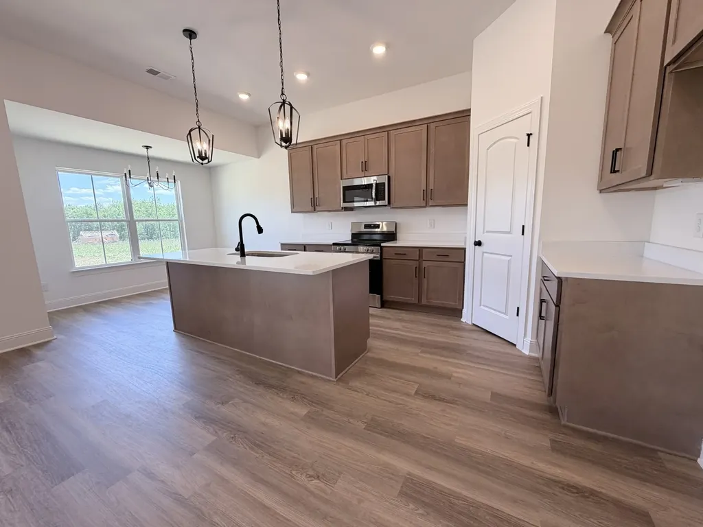 503 Mandalorian Way Dickson TN 37055