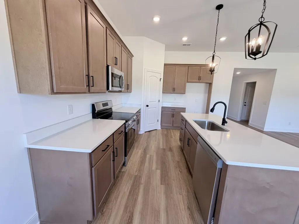 503 Mandalorian Way Dickson TN 37055