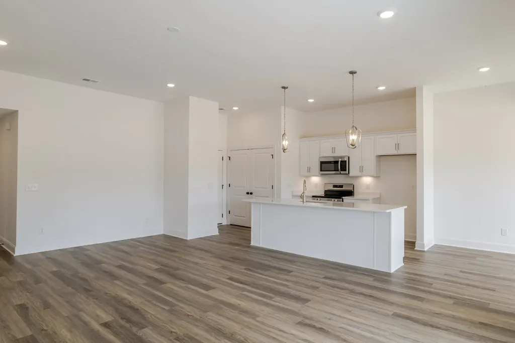 505 Mandalorian Way Dickson TN 37055
