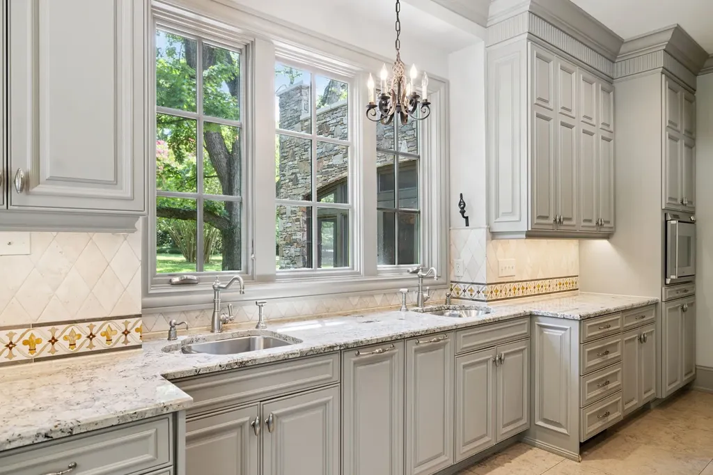 1011 Gateway Lane Nashville TN 37220