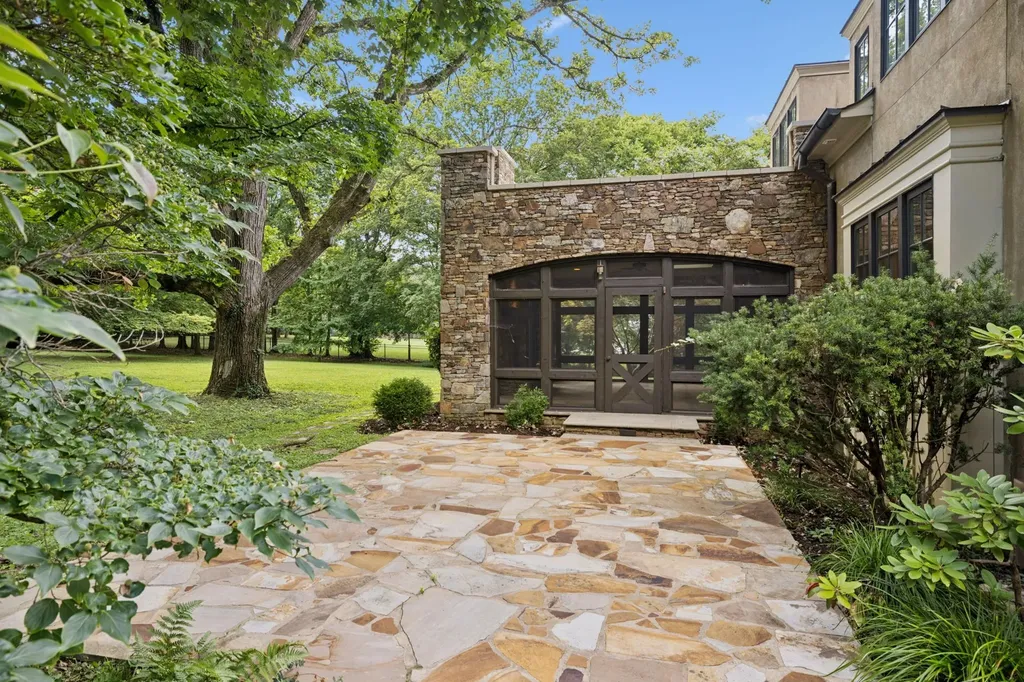 1011 Gateway Lane Nashville TN 37220