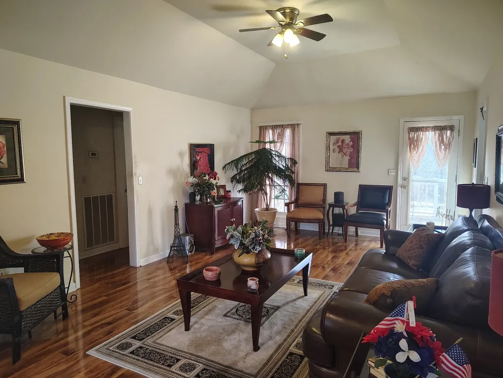 29 Bluebird Lane Lafayette TN 37083