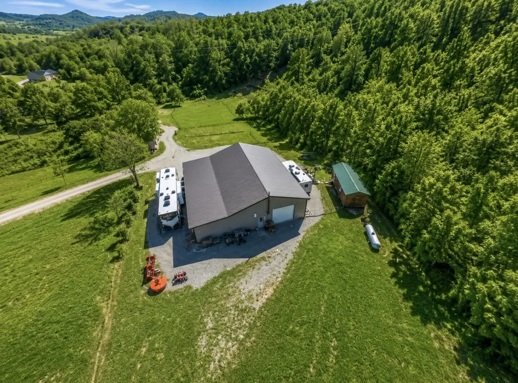 325 Freeman Lane Hartsville TN 37074