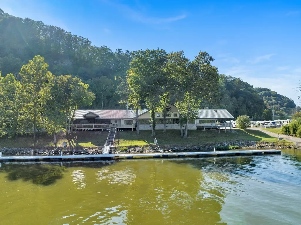 143 Crockett Hills Lane Ashland City TN 37015