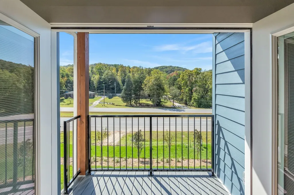143 Crockett Hills Lane Ashland City TN 37015