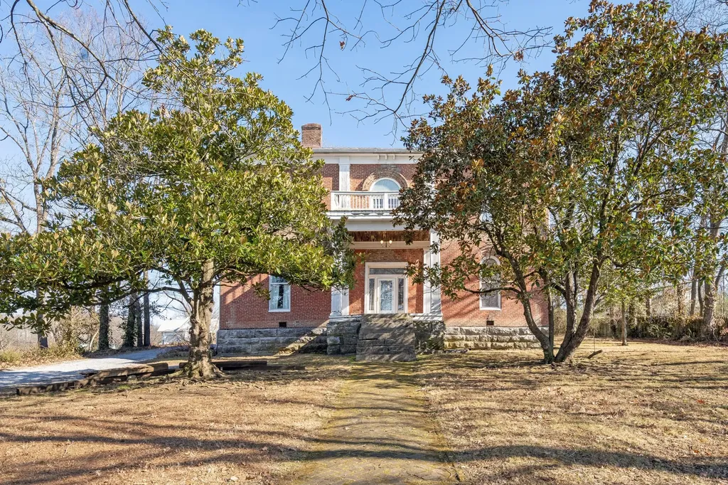 307 Vine St, S Wartrace TN 37183