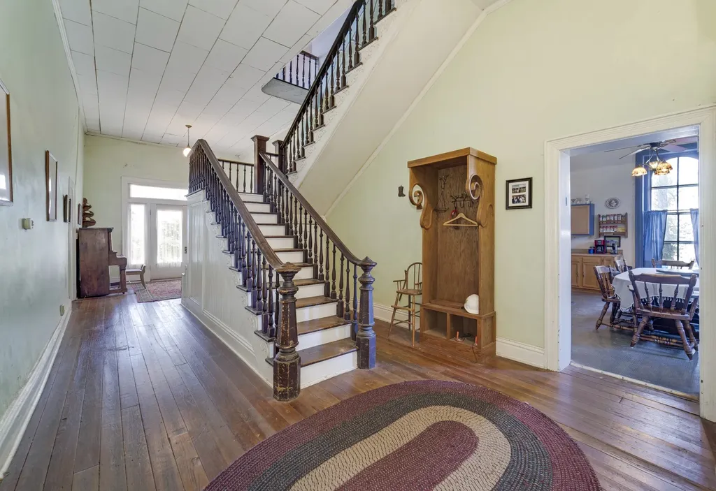 307 Vine St, S Wartrace TN 37183