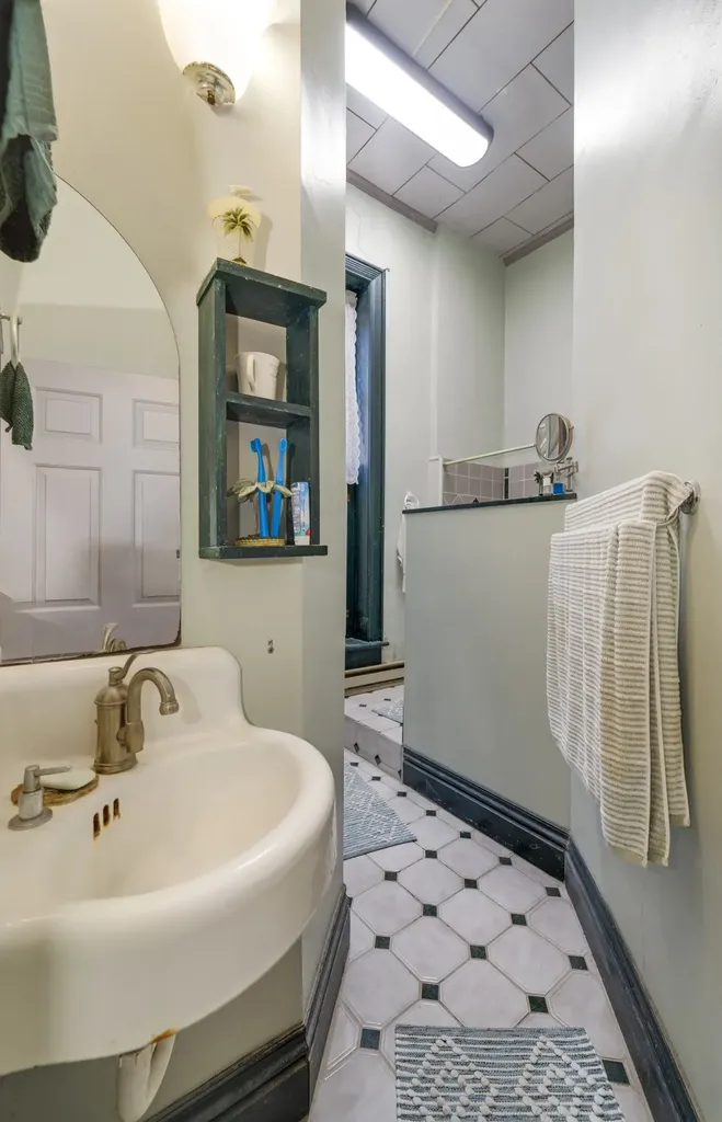 307 Vine St, S Wartrace TN 37183