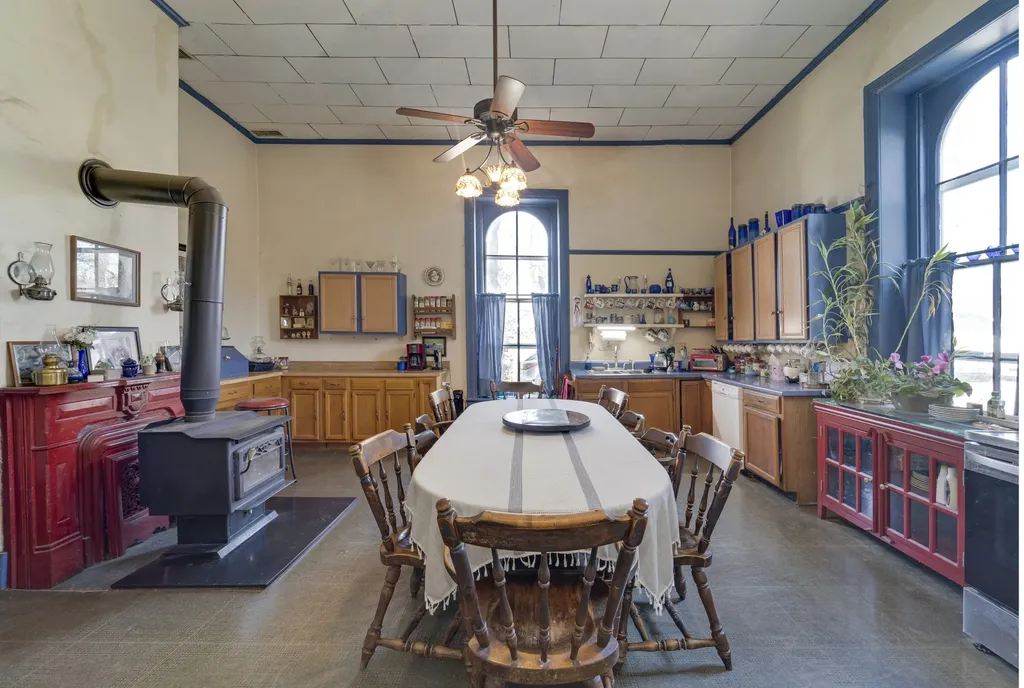 307 Vine St, S Wartrace TN 37183