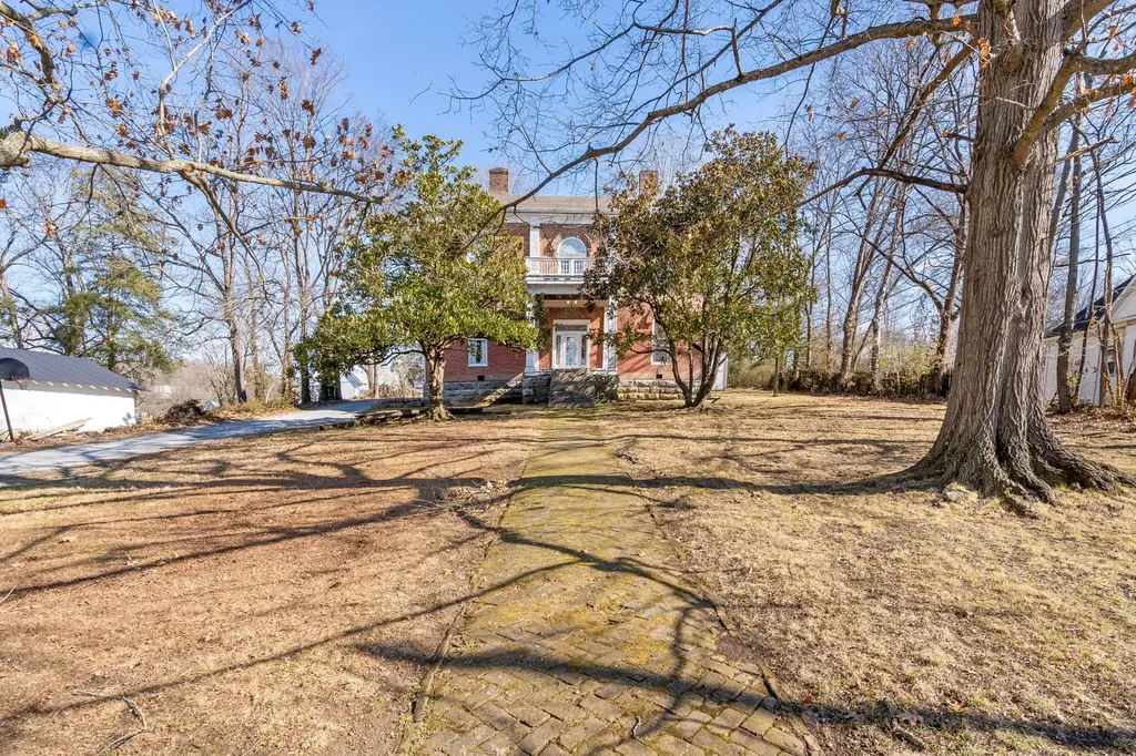 307 Vine St, S Wartrace TN 37183