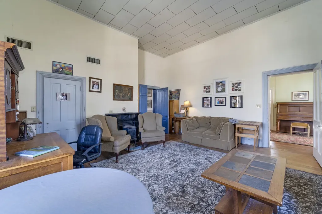 307 Vine St, S Wartrace TN 37183