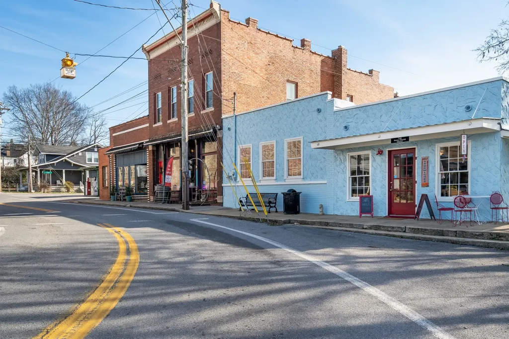 307 Vine St, S Wartrace TN 37183