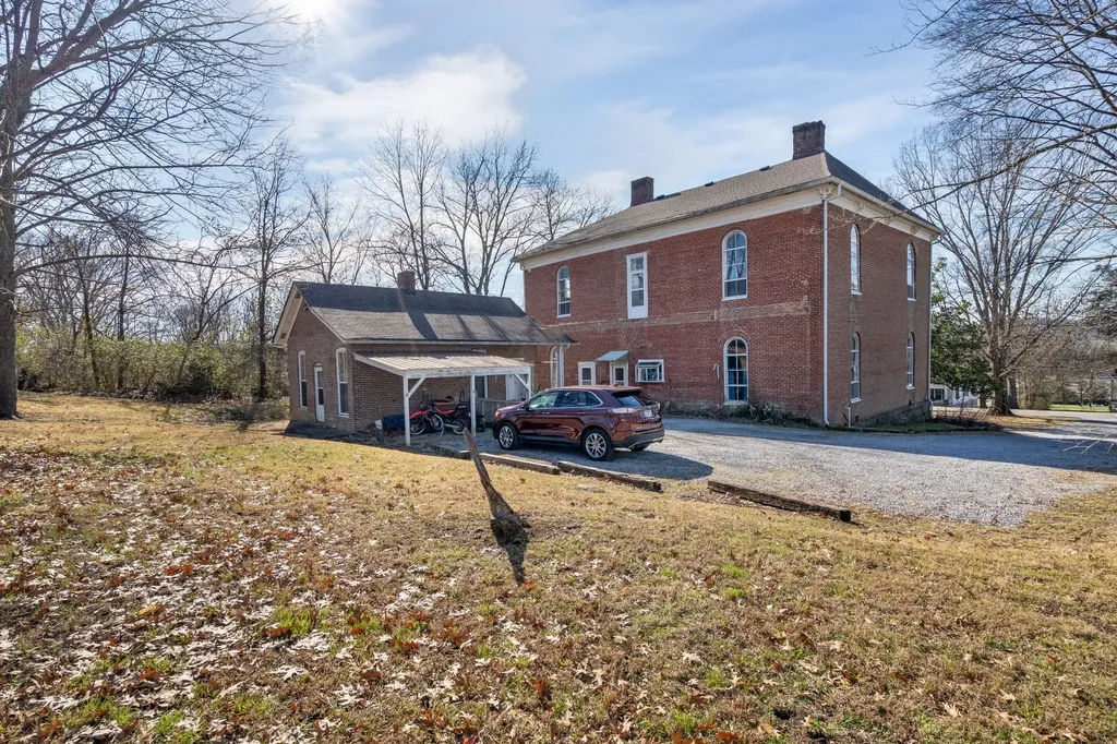 307 Vine St, S Wartrace TN 37183