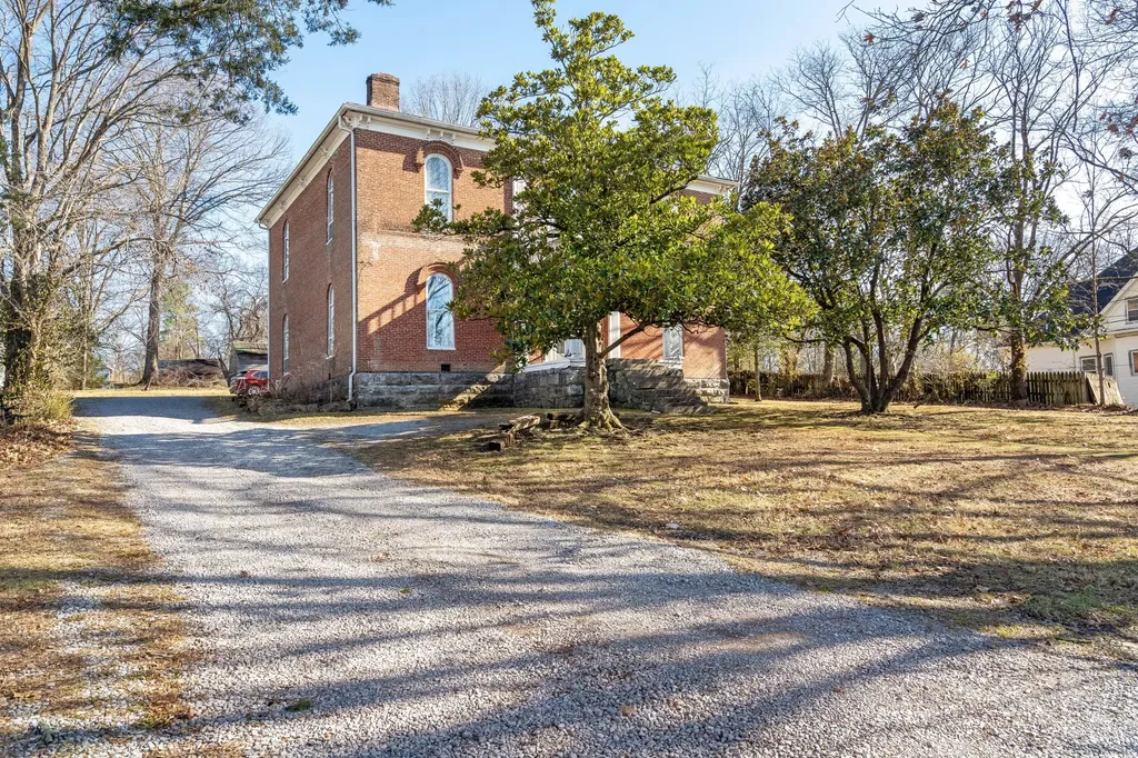 307 Vine St, S Wartrace TN 37183