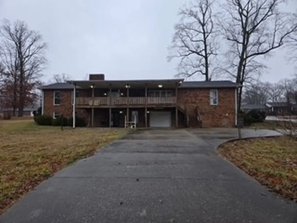 1501 Hillwood Circle Lafayette TN 37083