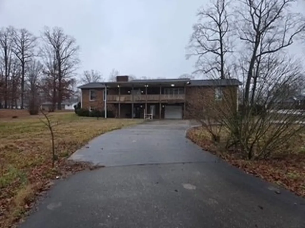 1501 Hillwood Circle Lafayette TN 37083