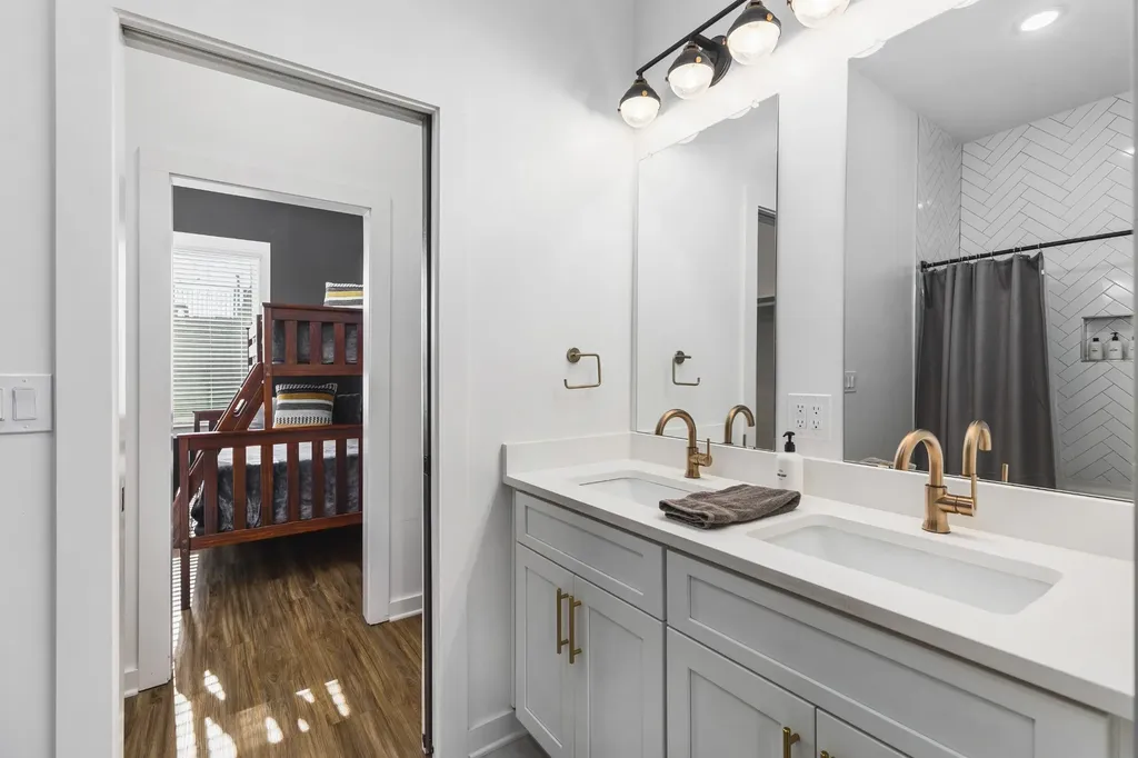 738 Douglas Avenue Nashville TN 37207