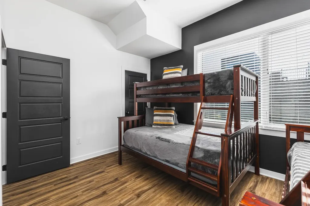 738 Douglas Avenue Nashville TN 37207