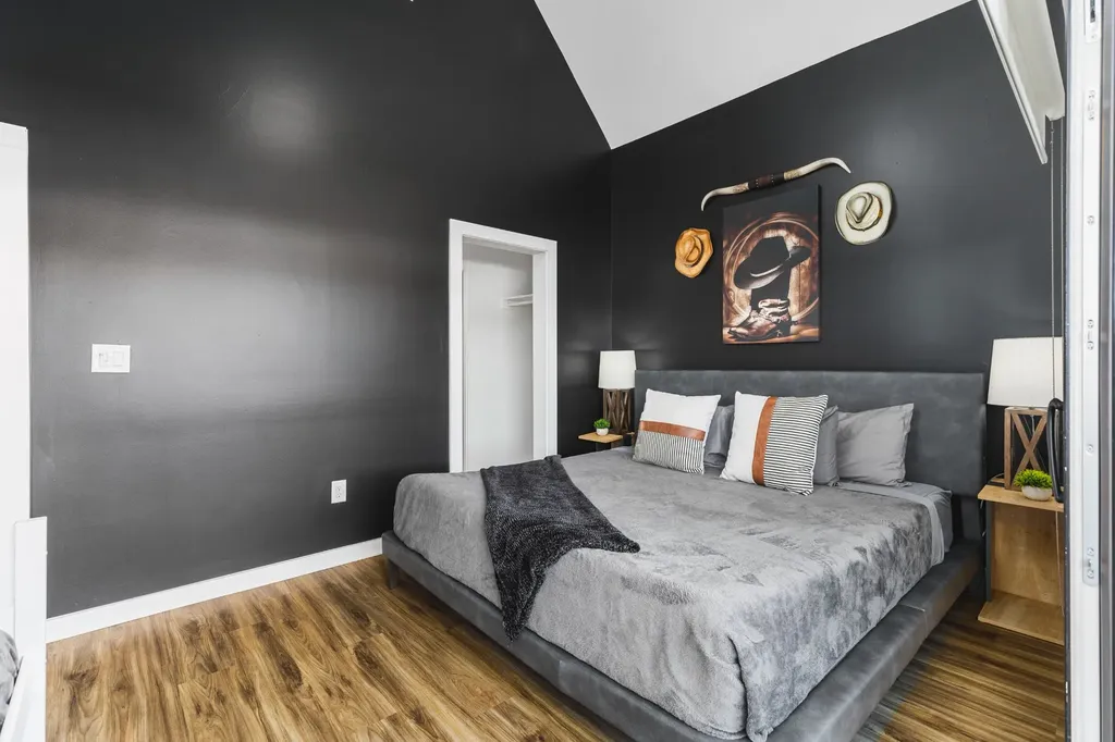 738 Douglas Avenue Nashville TN 37207