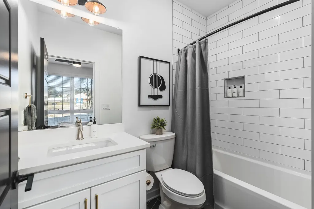 738 Douglas Avenue Nashville TN 37207
