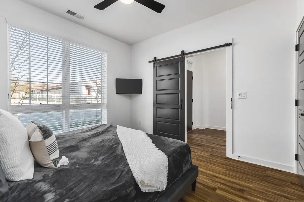 738 Douglas Avenue Nashville TN 37207