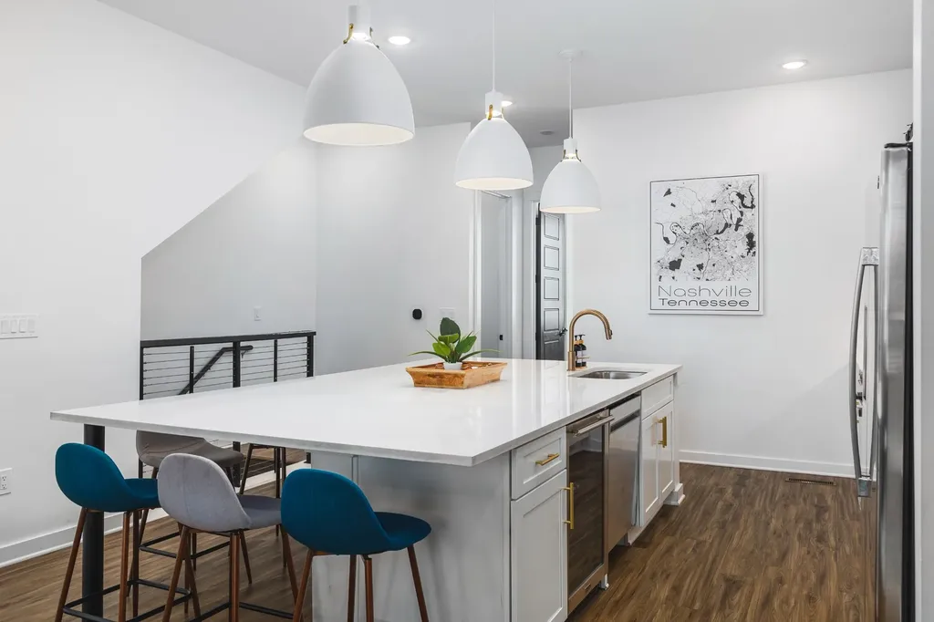 738 Douglas Avenue Nashville TN 37207